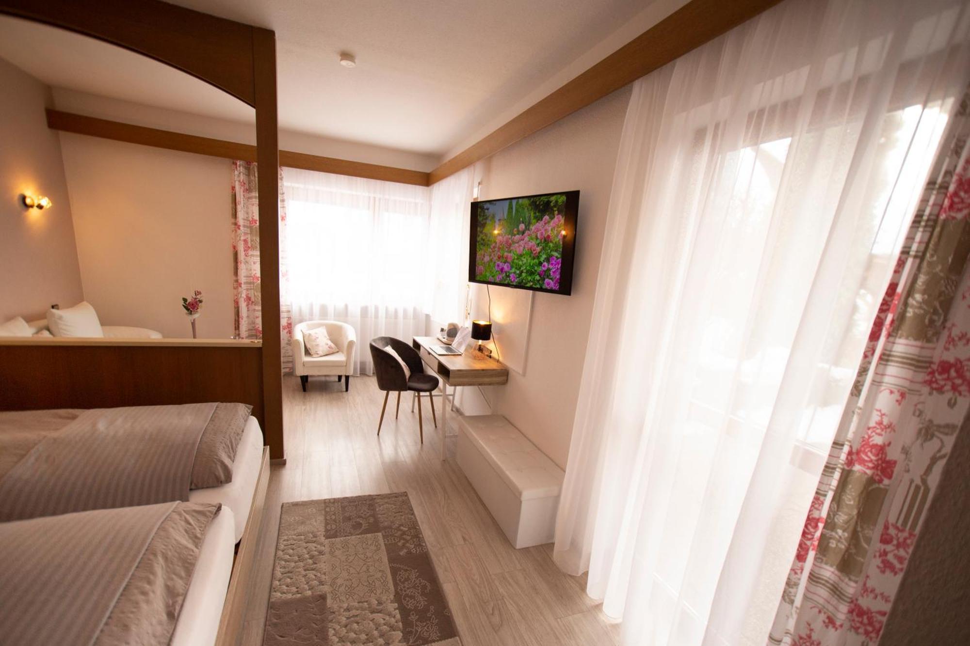 Haus Rose Bed & Breakfast Allensbach Bagian luar foto