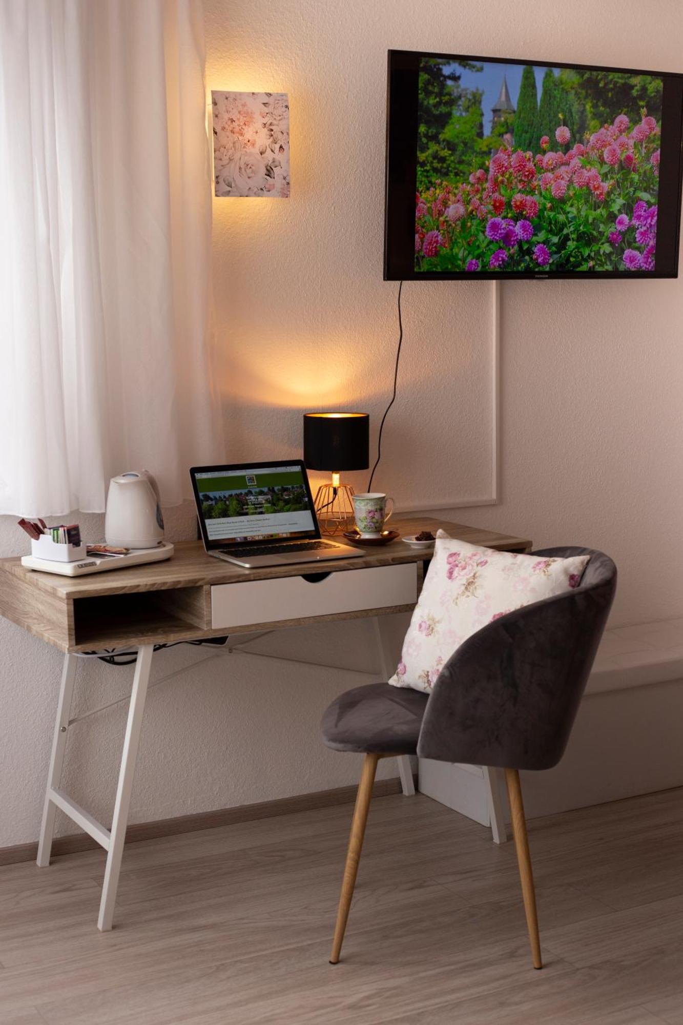 Haus Rose Bed & Breakfast Allensbach Bagian luar foto