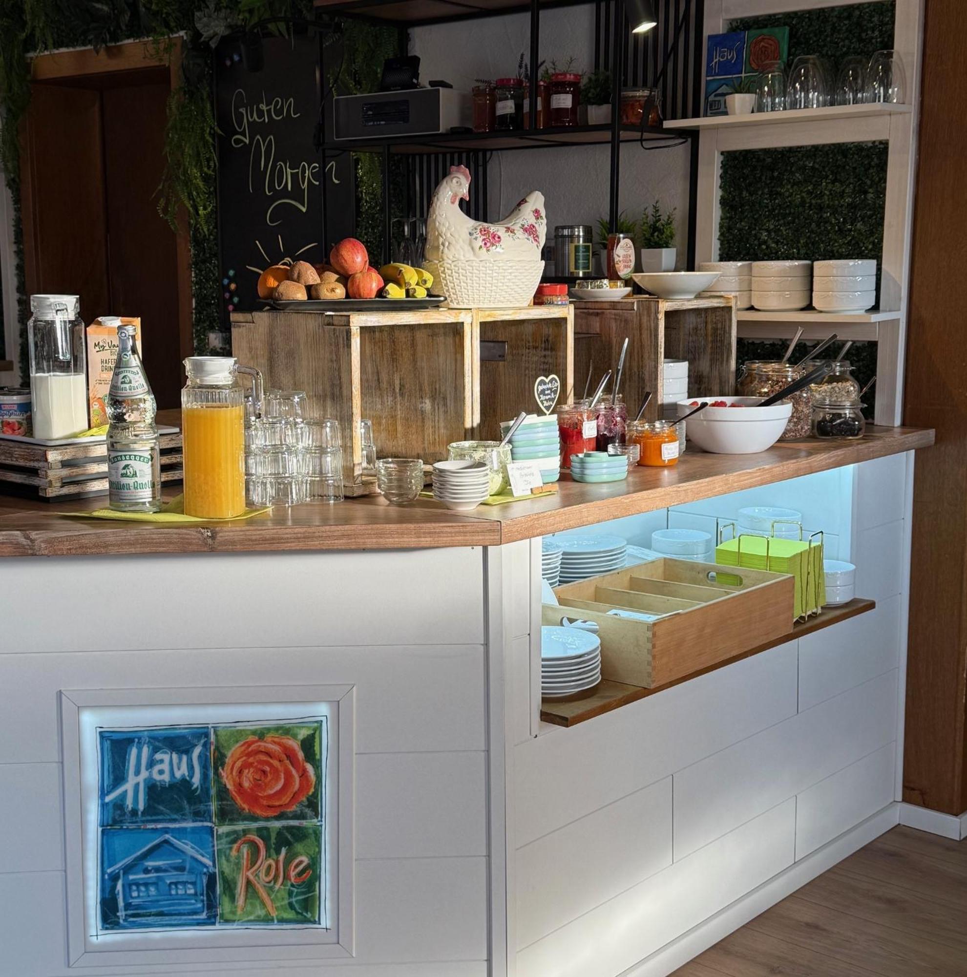 Haus Rose Bed & Breakfast Allensbach Bagian luar foto