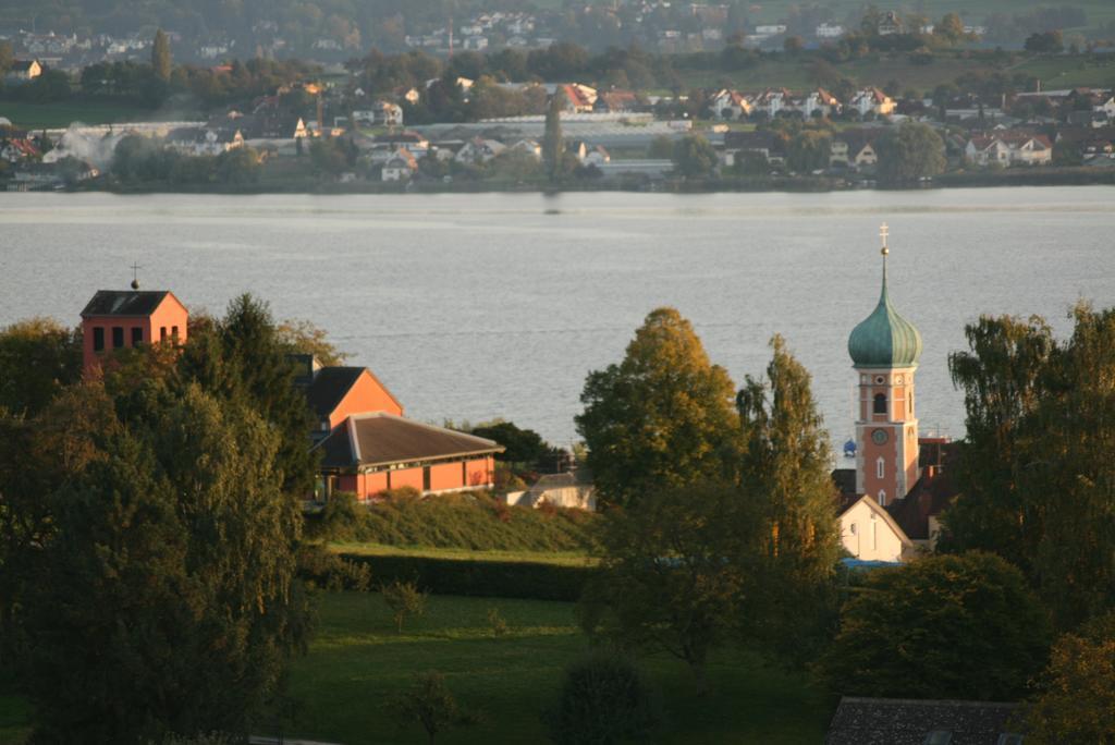 Haus Rose Bed & Breakfast Allensbach Bagian luar foto